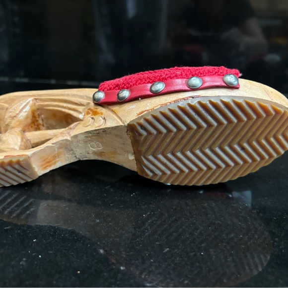 Vintage Sandals by Betsey Johnson . Size 7, worn  a few times - Picture 3 of 4